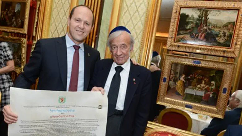 Mayor Nir Barkat (L) with Prof. Elie Wiesel