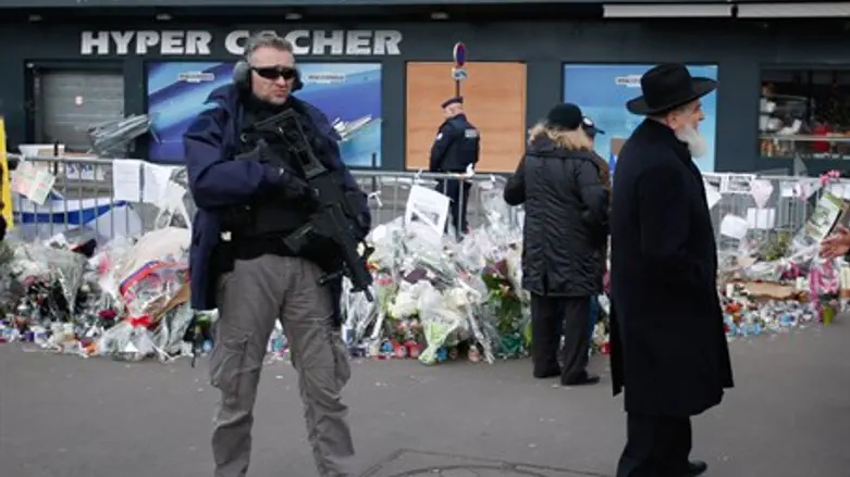 French policeman stands guard at site of Hyper Cacher terror attack