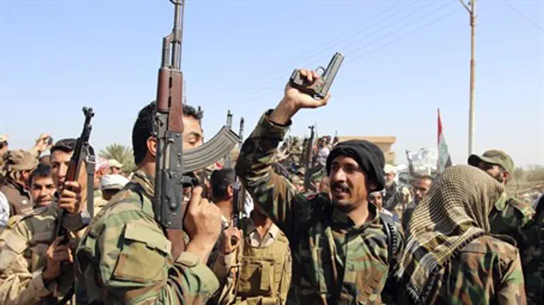 Iraqi soldiers and Shia militiamen (illustration)