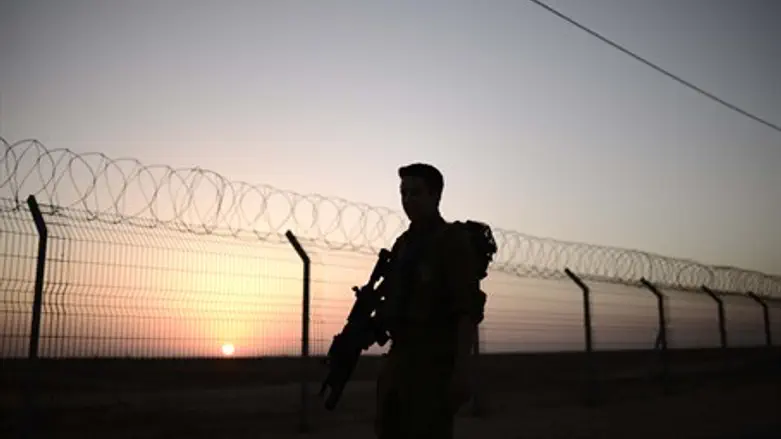 IDF soldier on the border with Gaza (file)