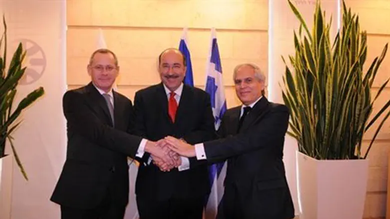 המפגש בין מנכ"ל משרד החוץ גולד לעמיתיו מקפריסין ויוון