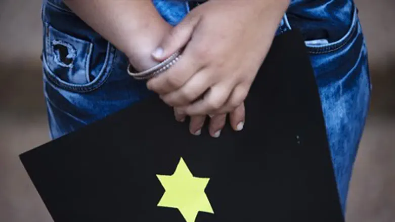 Jewish yellow star
