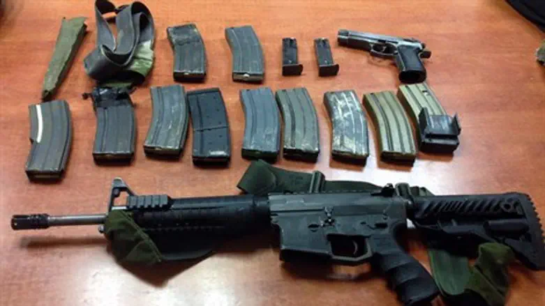 חלק מכלי הנשק שאותרו היום על ידי המשטרה