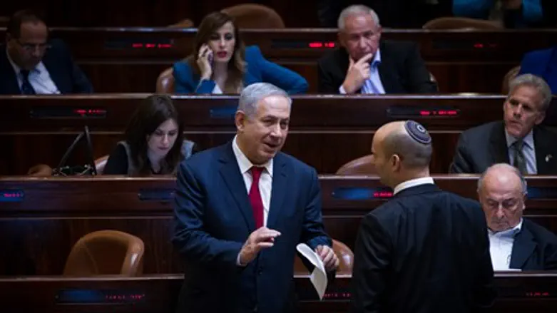 Netanyahu and Bennett at Knesset session