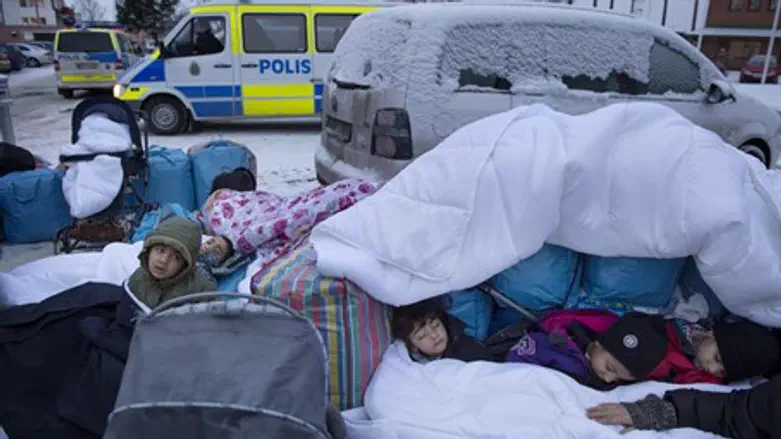 Children from Syria sleep outside the Swedish Migration Board