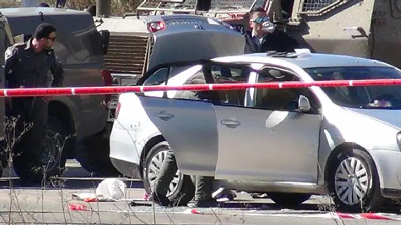 Security forces inspect car used by terrorist in shooting outside Bet El
