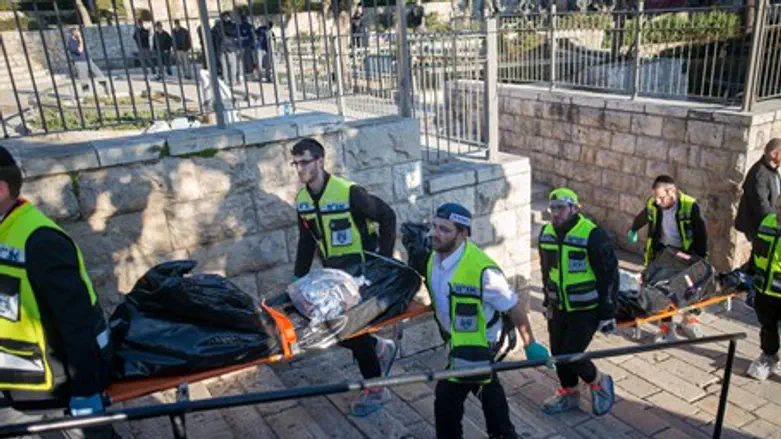 Zaka volunteers evacuate terrorist's bodies