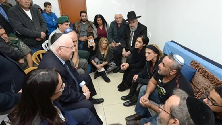 Rivlin at the Cohen's home
