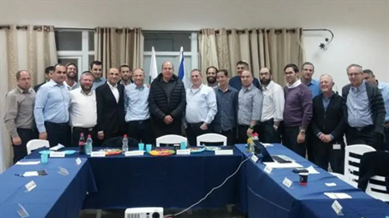 Ya'alon with Gush Etzion council memebers