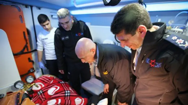 Гендиректор МДА встречает раненных израильтян