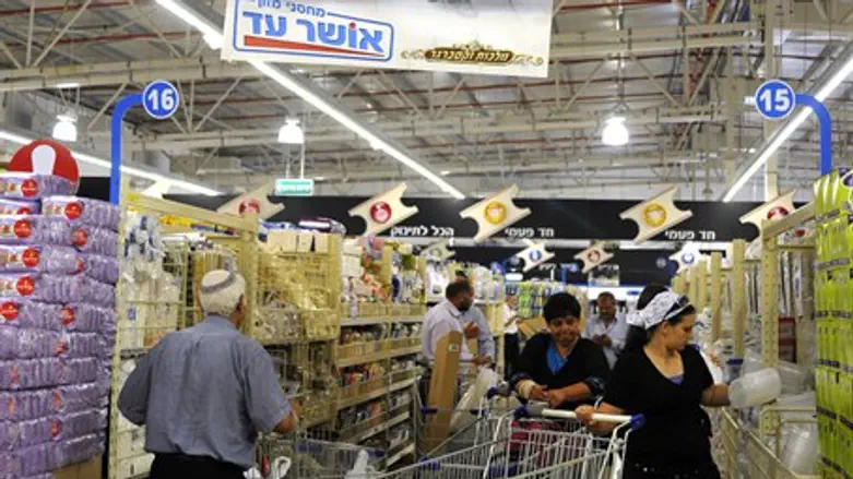 Consumers in Osher Ad’s Jerusalem branch