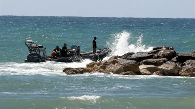 Спасатели у побережья Тель-Авива