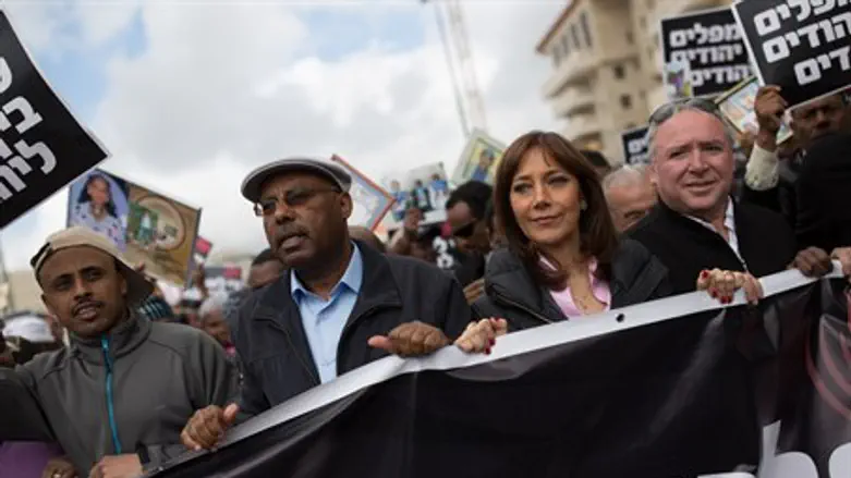 David Amsalem (R) and Avraham Neguise (2nd from L) at protest for Ethiopian aliyah