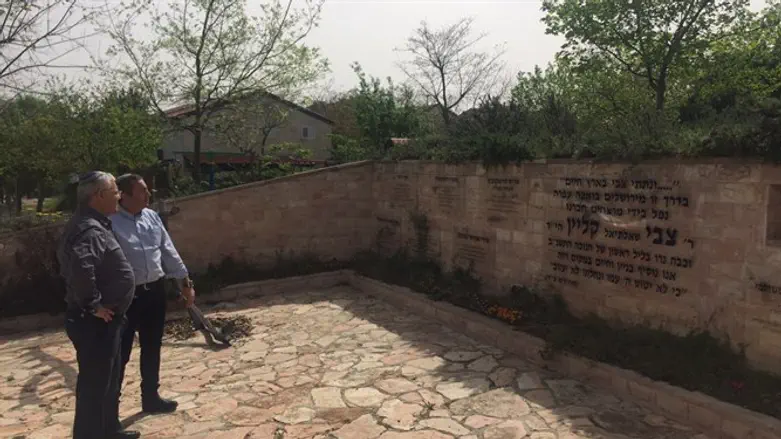 סגן השר לוי באנדרטה לזכר צבי קליין הי"ד
