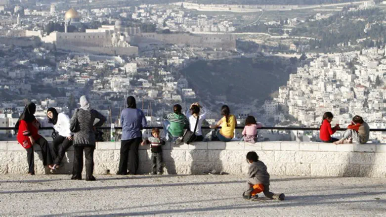 ירושלים. מבט מטיילת ארמון הנציב