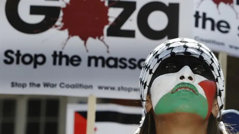 Anti-Israel protester in London (archive)