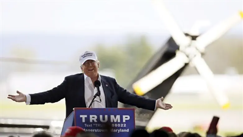 Donald Trump in front of his private helicopter at Maryland campaign rally