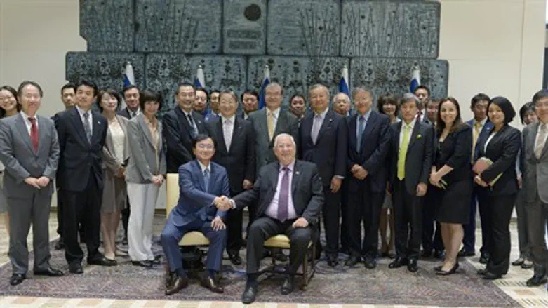 Rivlin with the Japanese business leaders