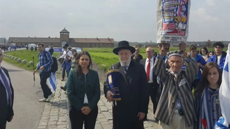 Ayelet Shaked and Rabbi Yisrael Meir Lau at Auschwitz