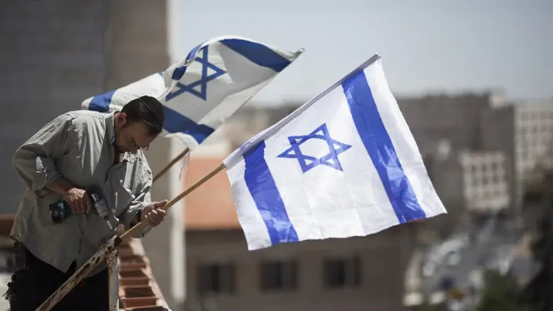 הדגל הוא גם נושא לתביעות משפטיות. תליית דגלים בירושלים