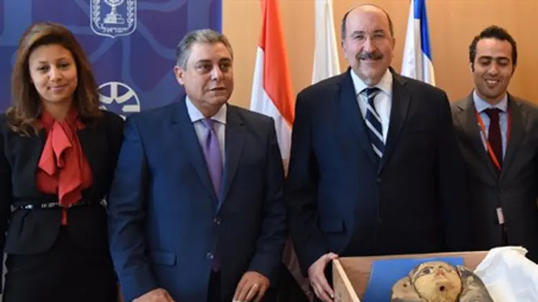 MFA Director General with Egyptian Ambassador 