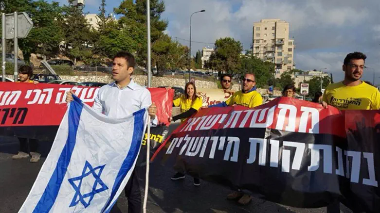 מפגינים בכניסה לירושלים