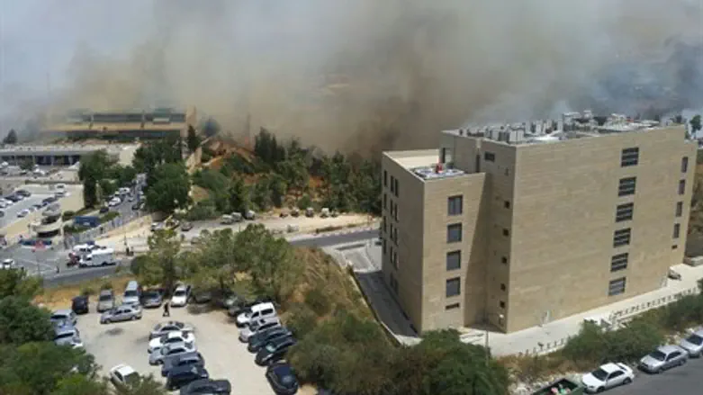 Fire raging in Jerusalem