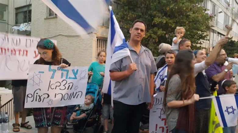 המפגינים נגד שוברים שתיקה, בחיפה