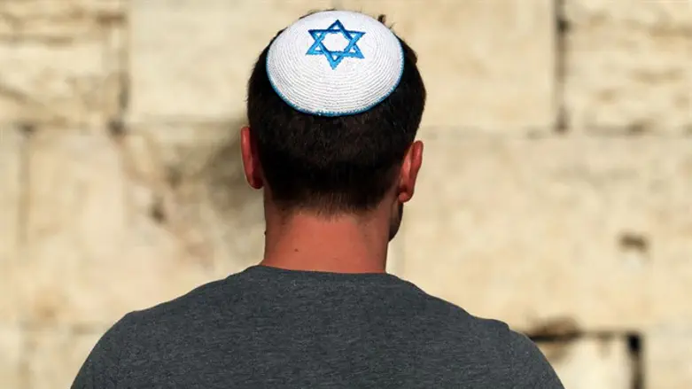 Jewish man wears a kippah at the Kotel