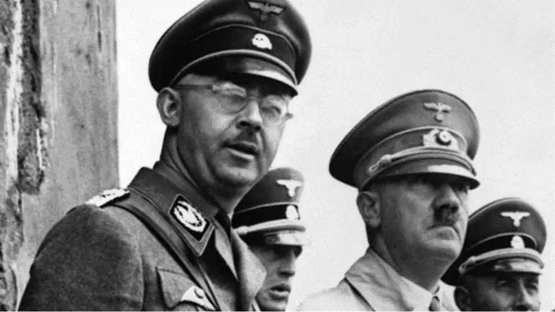 הימלר, משמאל, עם היטלר