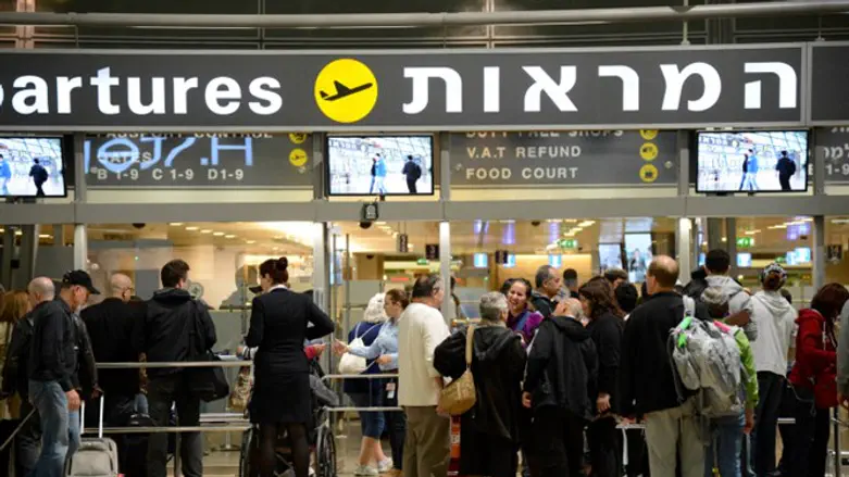 tourists at Ben-Gurion airport