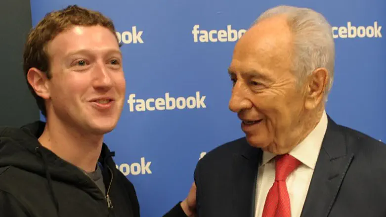 Facebook Mark Zuckerberg with Shimon Peres