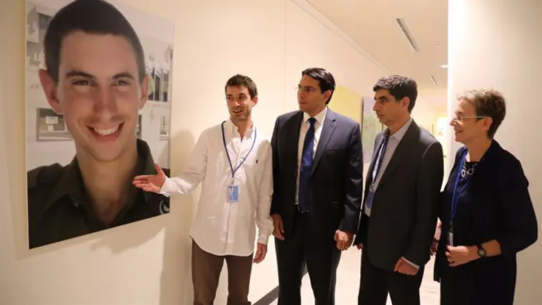 Leah, Simha and Tzur Goldin with Ambassador Danon at the exhibit opening in the UN