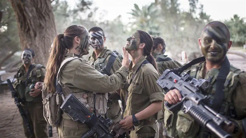 Male and female combat soldiers in the Caracal unit