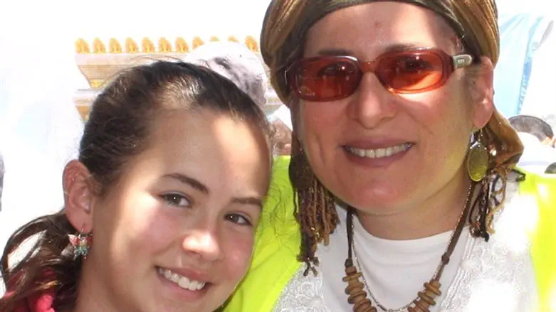 Hallel Ariel, pictured with her mother