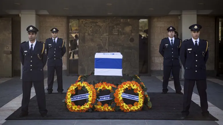 Peres' coffin at Knesset