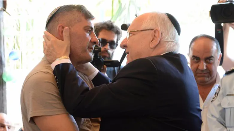 Rivlin with father of Yosef Kirma, HY"D