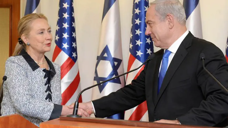Clinton meets Netanyahu at his office in Jerusalem, Nov. 20, 2012