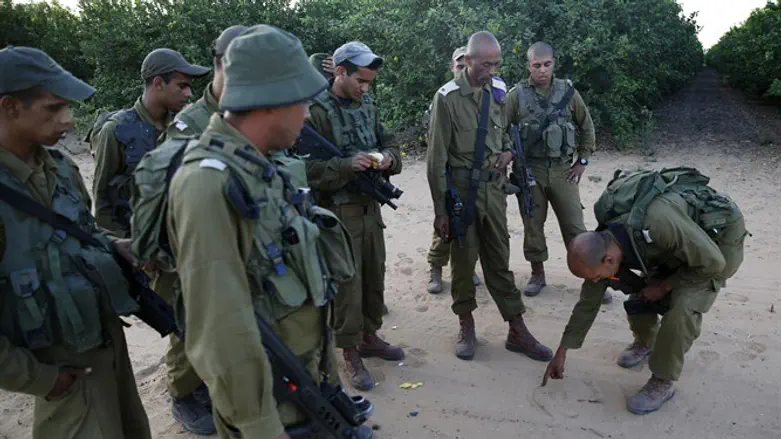 Bedouin Israeli soldiers take part in IDF training exercise