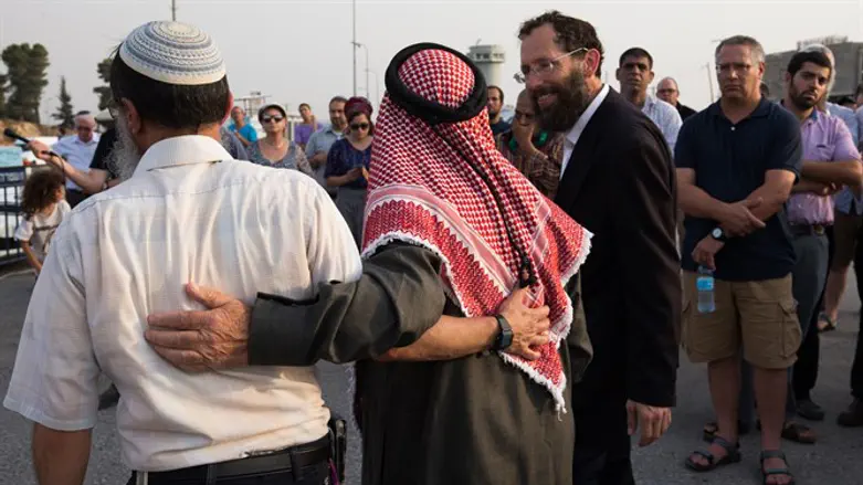 Jews and Arabs at prayer rally in Gush Etzion (file)