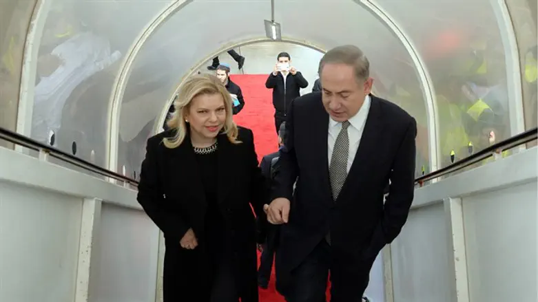 Биньямин Нетаньяху с супругой отправились в Азербайджан и Казахстан