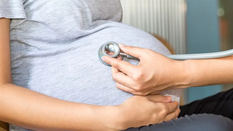 אישה הריון לידה רפואה בריאות