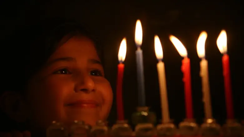 Lighting Hanukkah candles (illustration)