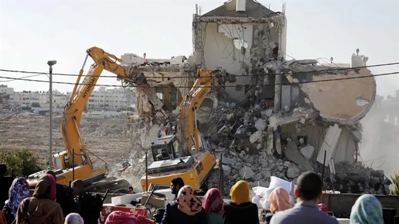 Demolition of illegal Arab building