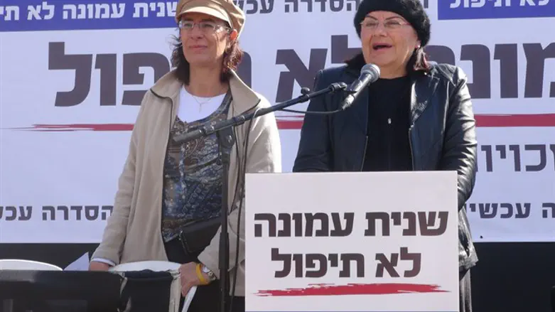 Nadia Matar and Yehudit Katsover at protest against Amona destruction