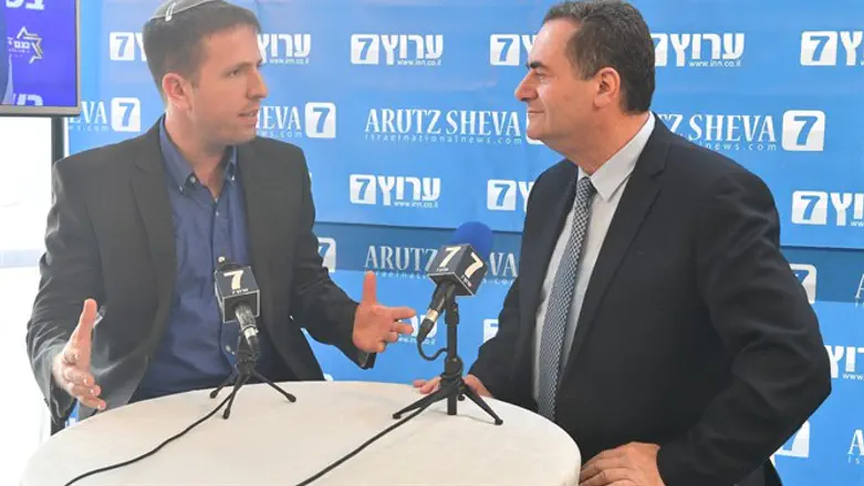 Minister Katz with Arutz Sheva reporter Yoni Kempinksy