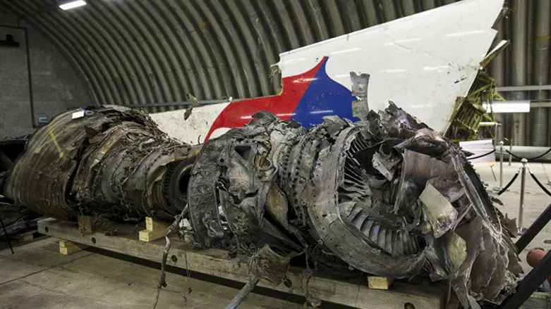 Фрагменты MH17, сбитого российским "Буком"