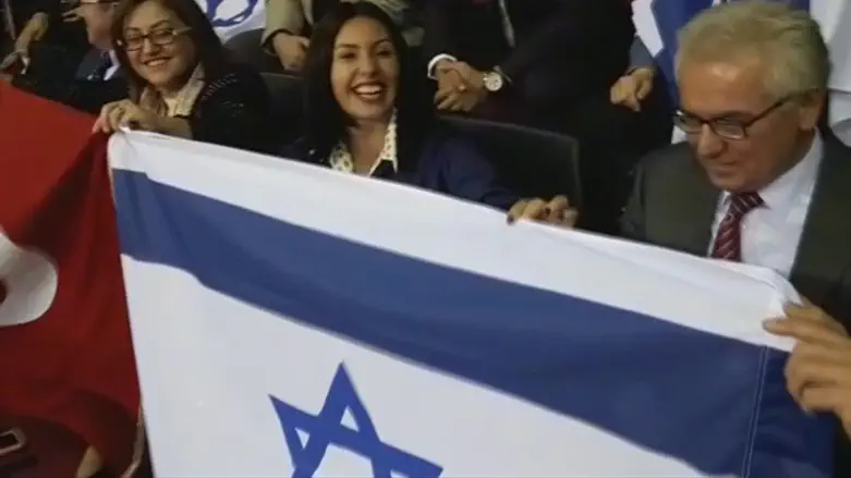 Мири Регев в Турции с флагом Израиля