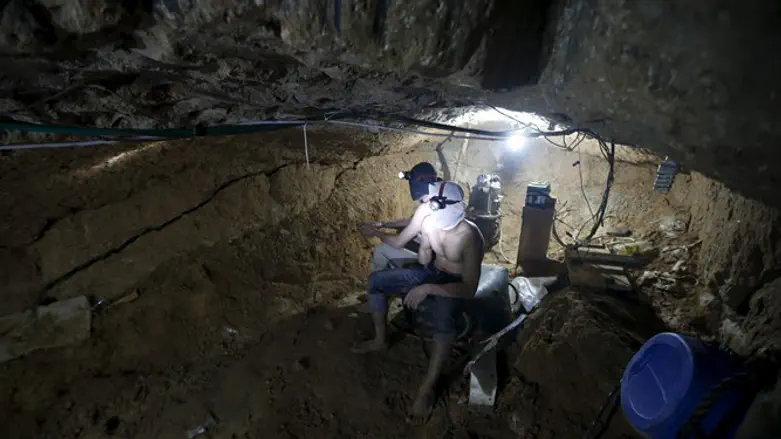 Smuggling tunnel between Egypt and Gaza