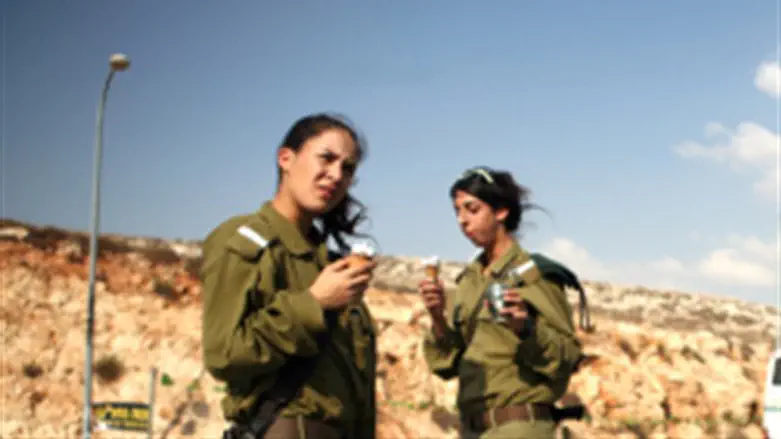 Female soldiers near Beit El.